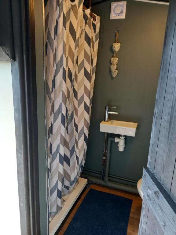 1 ivy cottages the street norton subcourse NR146RS room 4