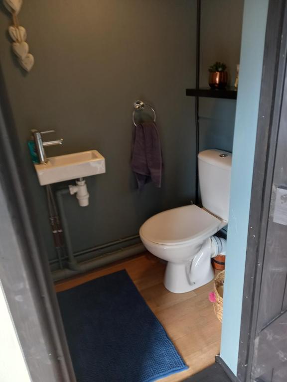 1 ivy cottages the street norton subcourse NR146RS room 6